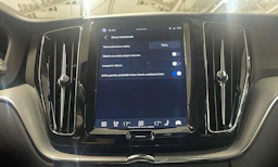 musta Volvo XC60 2023 kuva 24.