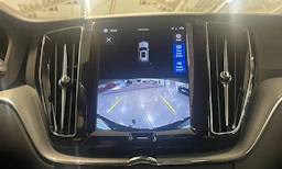musta Volvo XC60 2023 kuva 27.