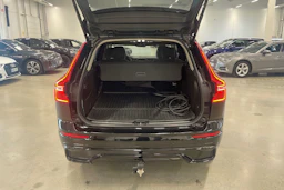 musta Volvo XC60 2023 kuva 30.