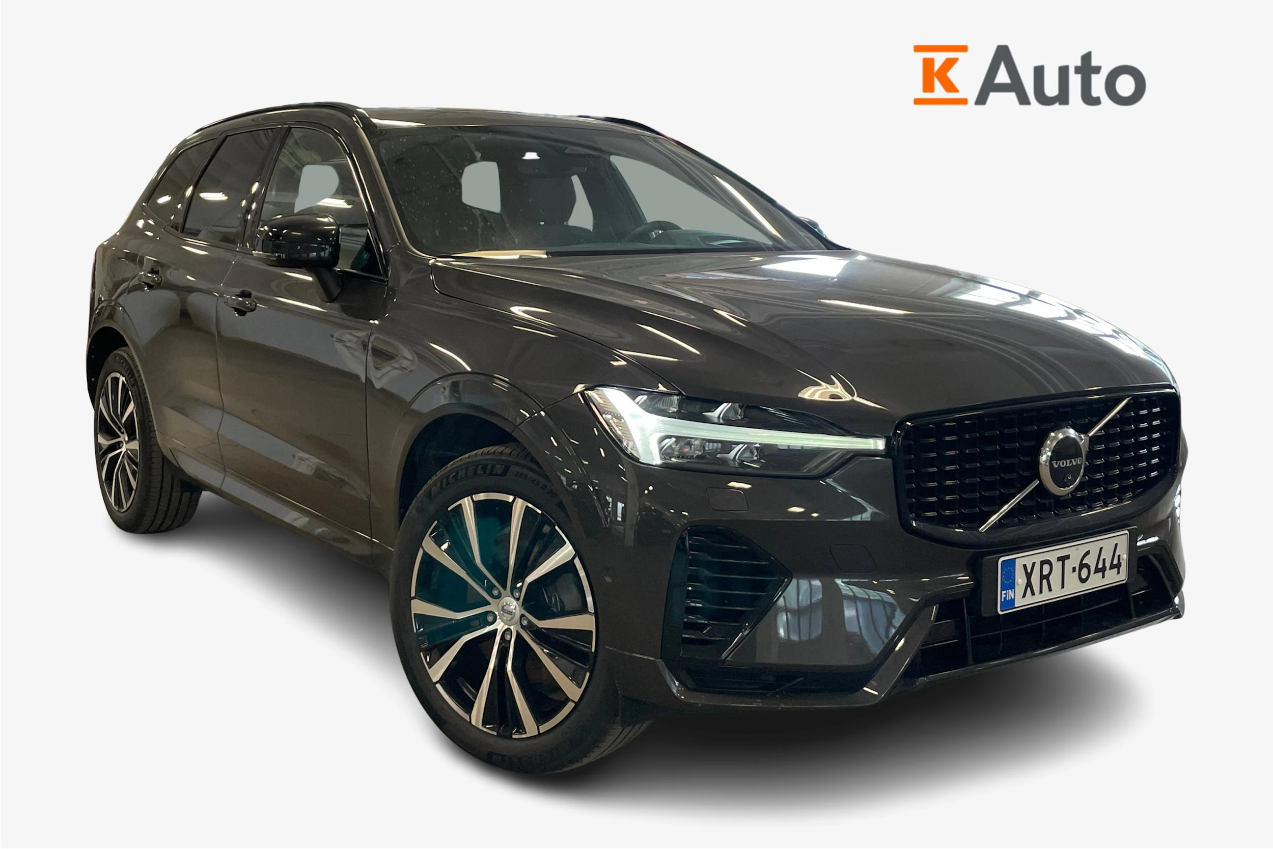 harmaa Volvo XC60 2023 kuva 1.
