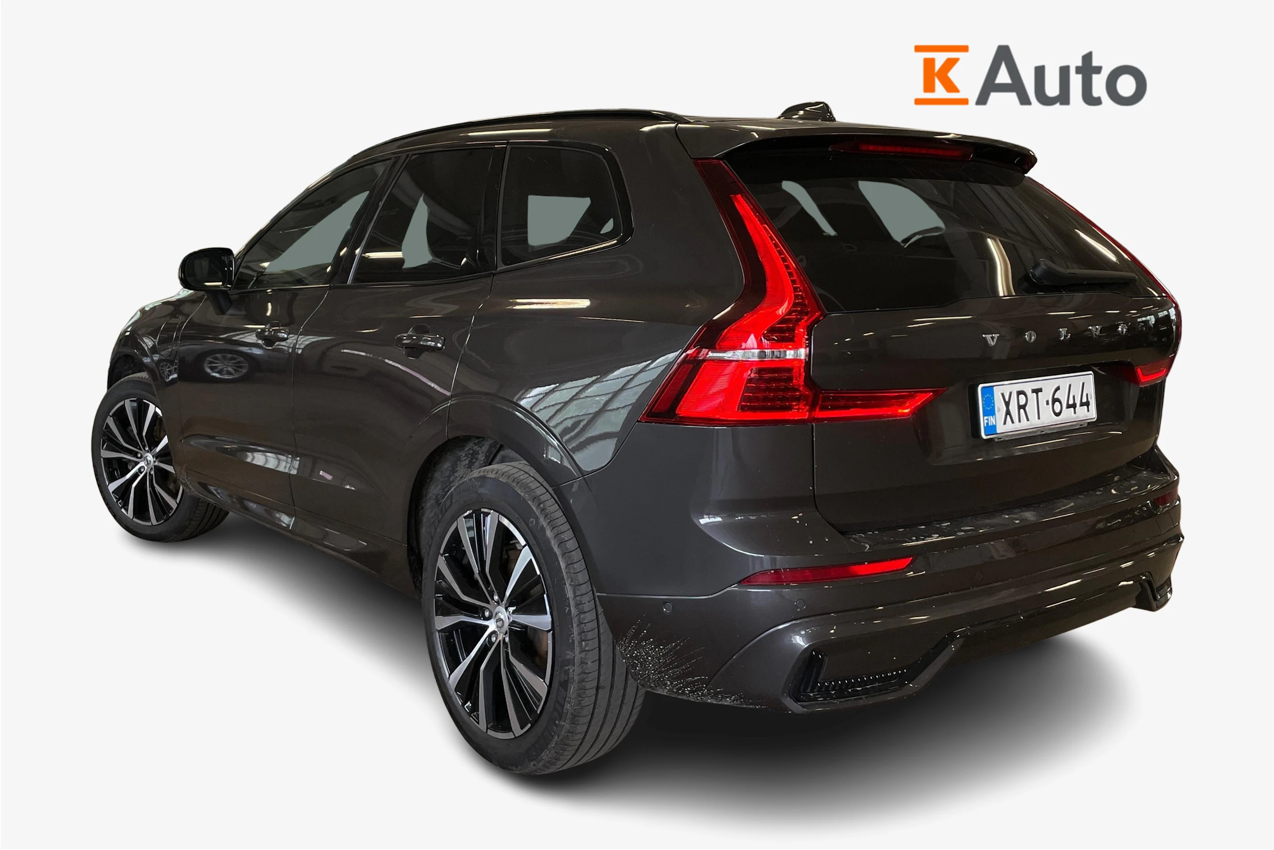harmaa Volvo XC60 2023 kuva 2.