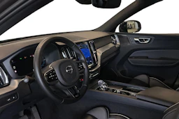 harmaa Volvo XC60 2023 kuva 3.