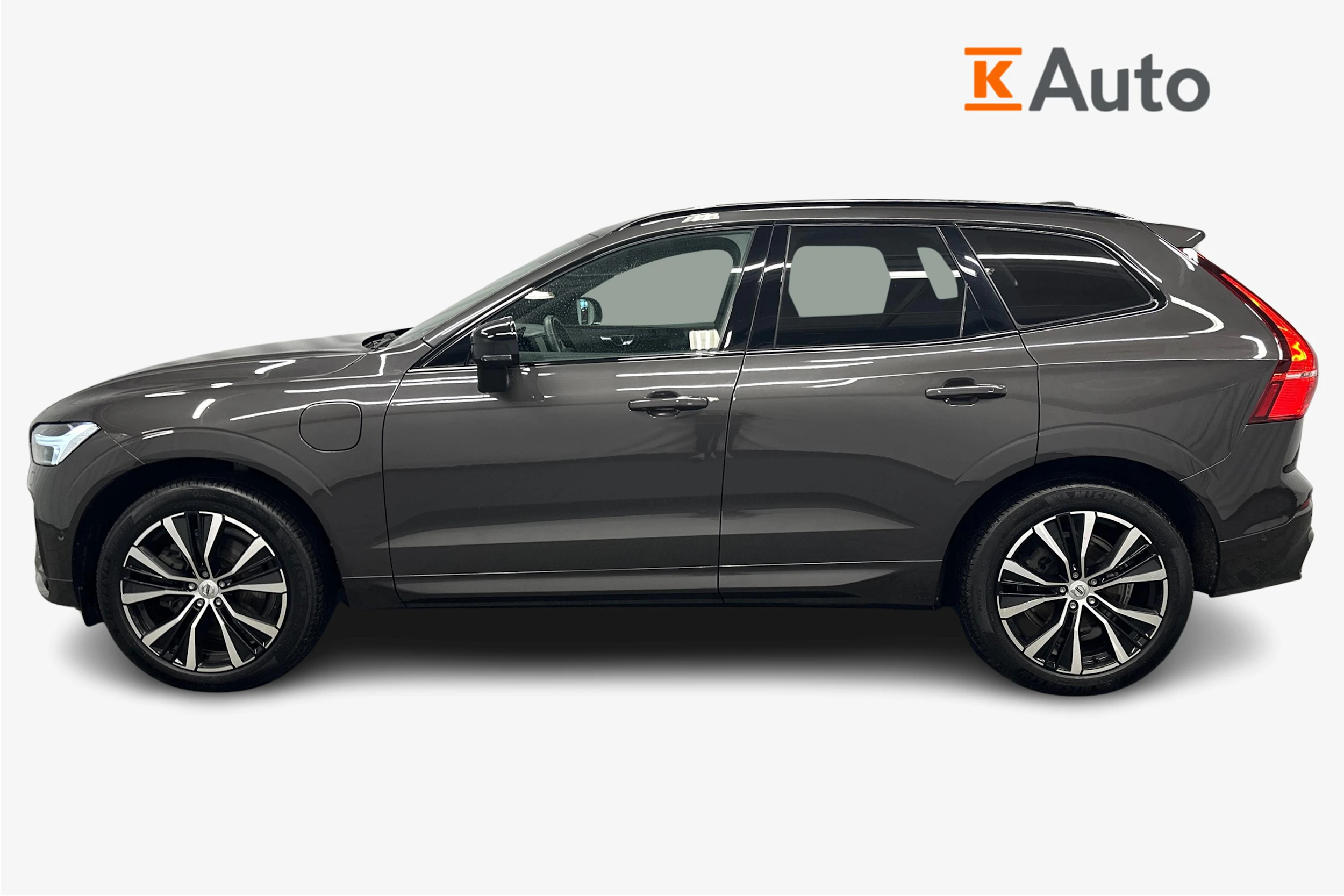 harmaa Volvo XC60 2023 kuva 5.