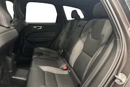 harmaa Volvo XC60 2023 kuva 8.