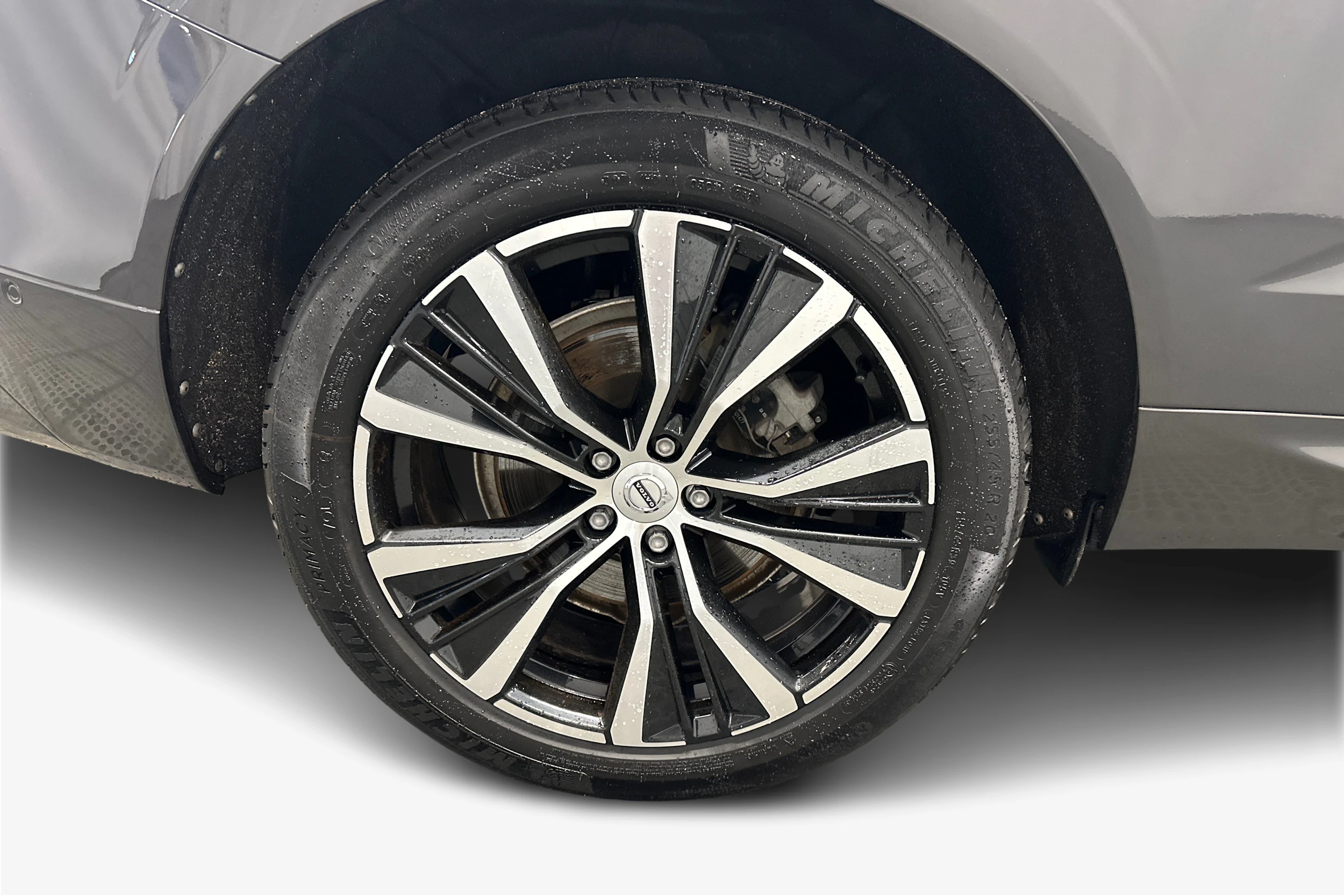 harmaa Volvo XC60 2023 kuva 9.