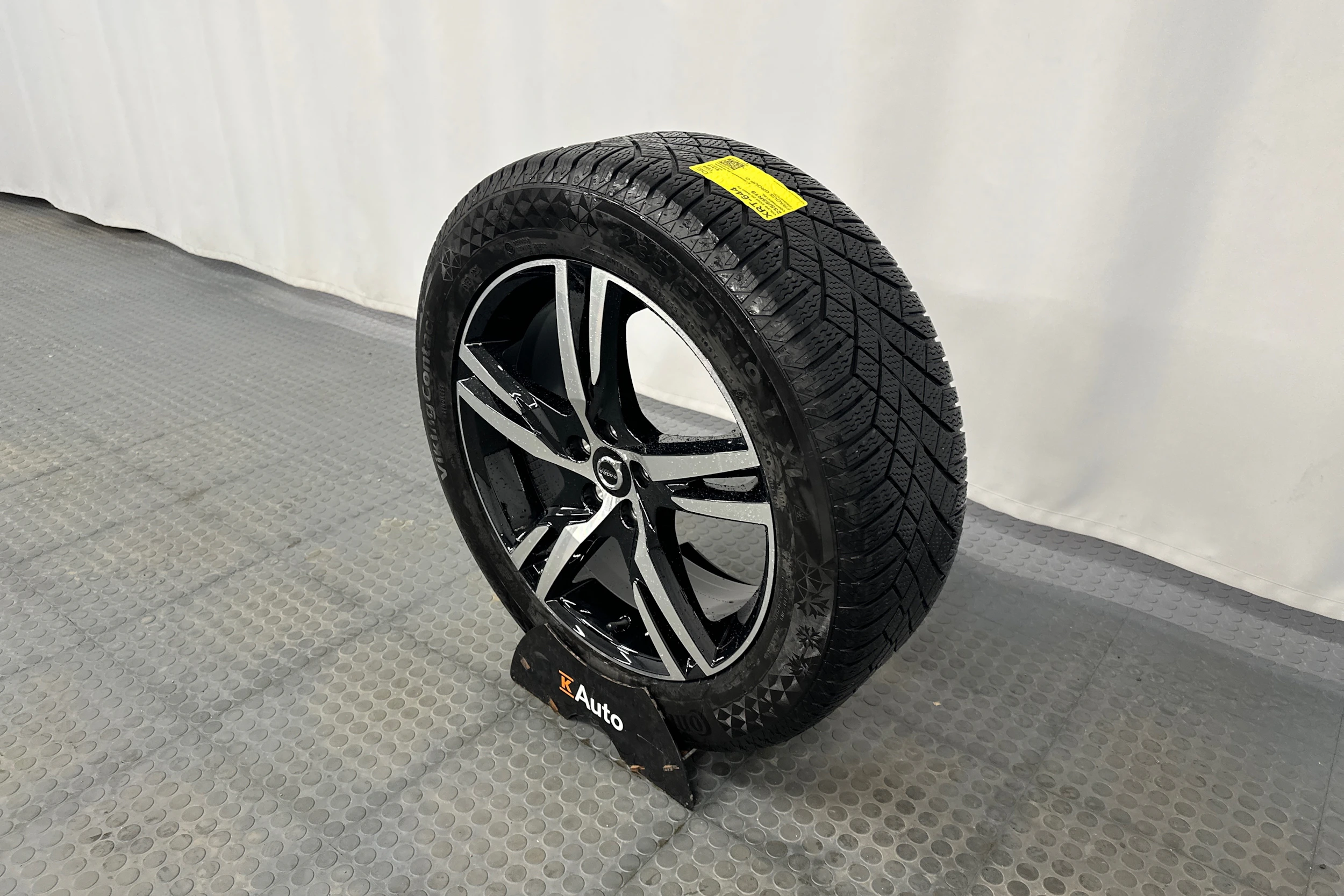 harmaa Volvo XC60 2023 kuva 10.