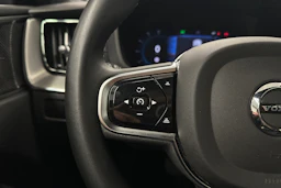 harmaa Volvo XC60 2023 kuva 11.