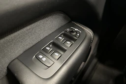 harmaa Volvo XC60 2023 kuva 15.