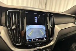 harmaa Volvo XC60 2023 kuva 17.