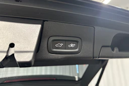 harmaa Volvo XC60 2023 kuva 28.
