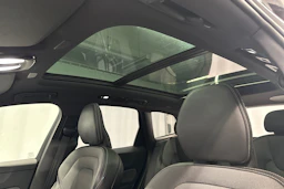 harmaa Volvo XC60 2023 kuva 29.