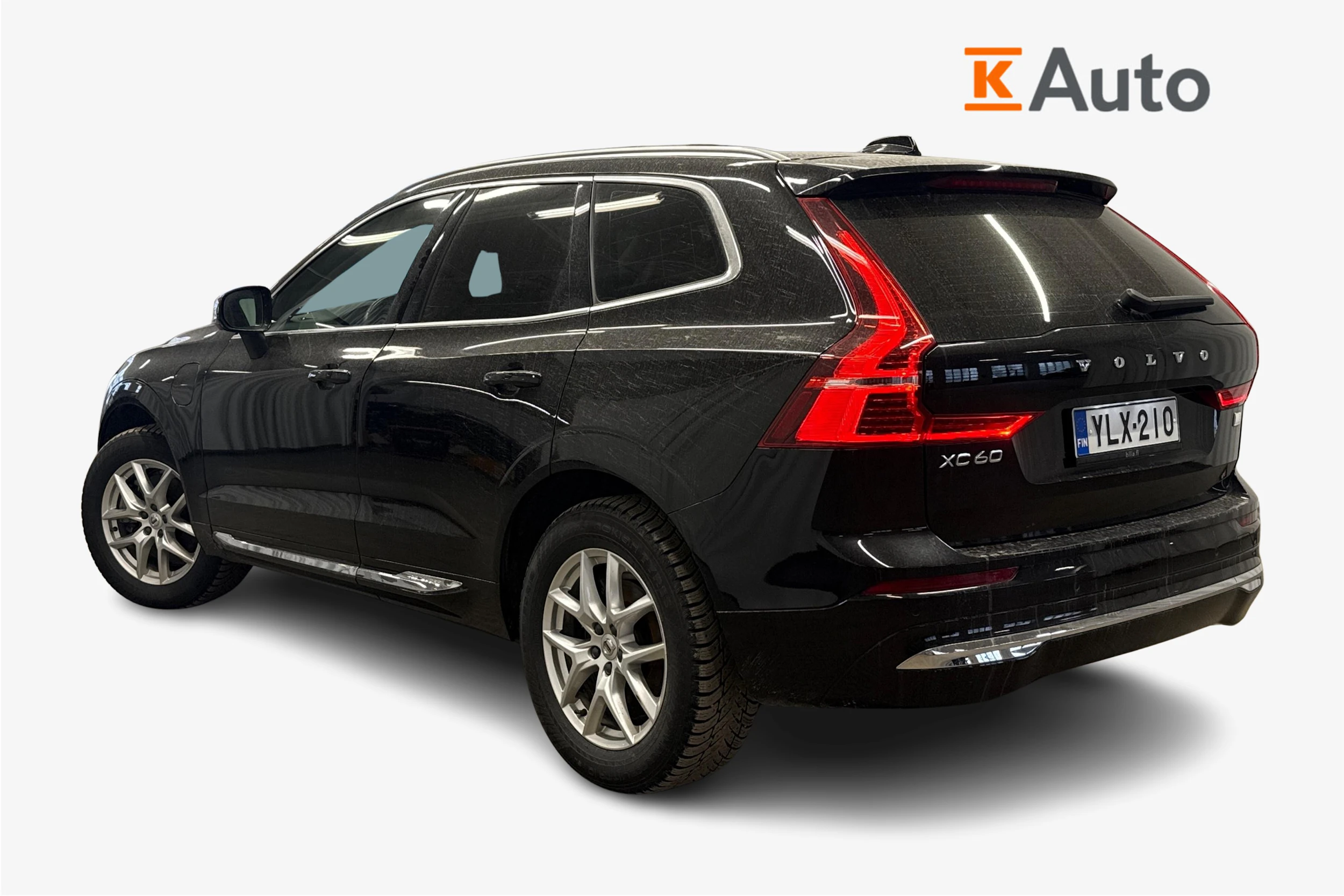 musta Volvo XC60 2023 kuva 2.