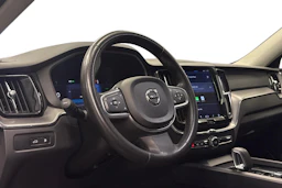 musta Volvo XC60 2023 kuva 3.