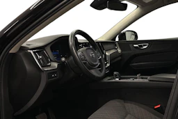 musta Volvo XC60 2023 kuva 6.