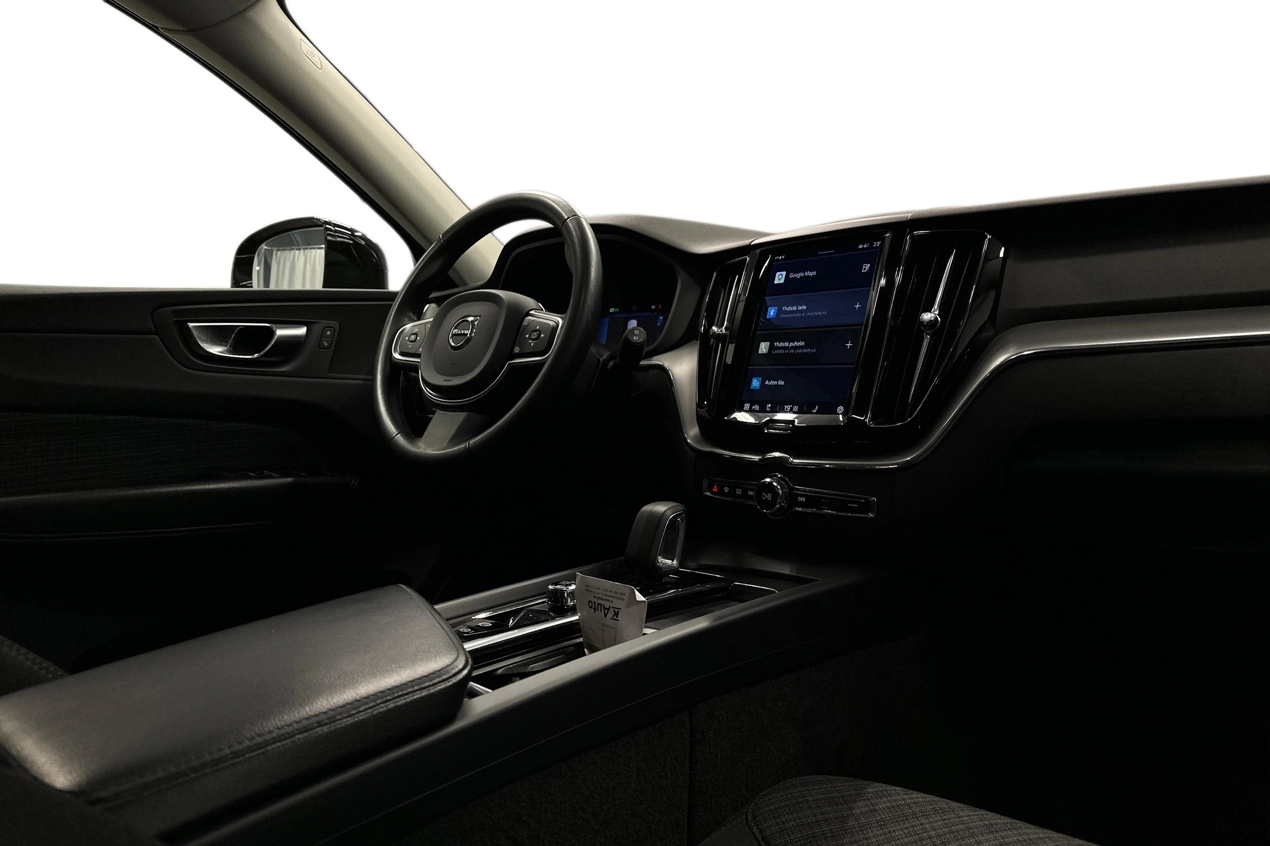 musta Volvo XC60 2023 kuva 7.