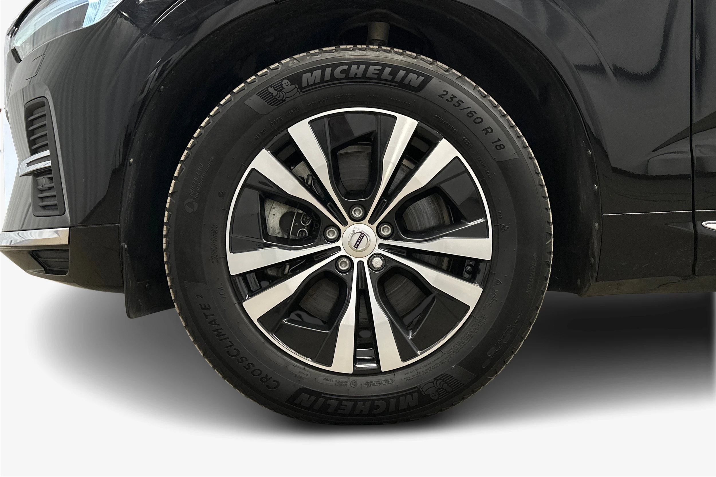 musta Volvo XC60 2023 kuva 9.