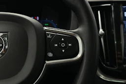 musta Volvo XC60 2023 kuva 12.