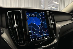 musta Volvo XC60 2023 kuva 14.