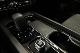 musta Volvo XC60 2023 kuva 19.