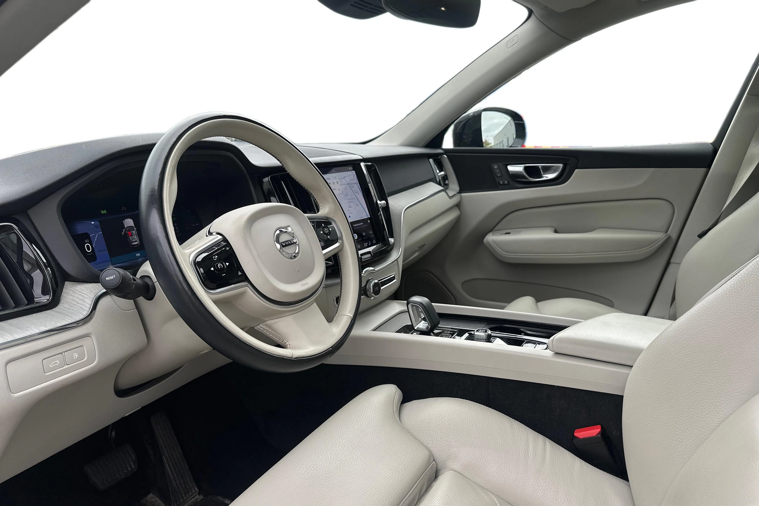 musta Volvo XC60 2023 kuva 3.