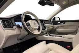musta Volvo XC60 2023 kuva 6.