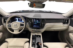 musta Volvo XC60 2023 kuva 7.