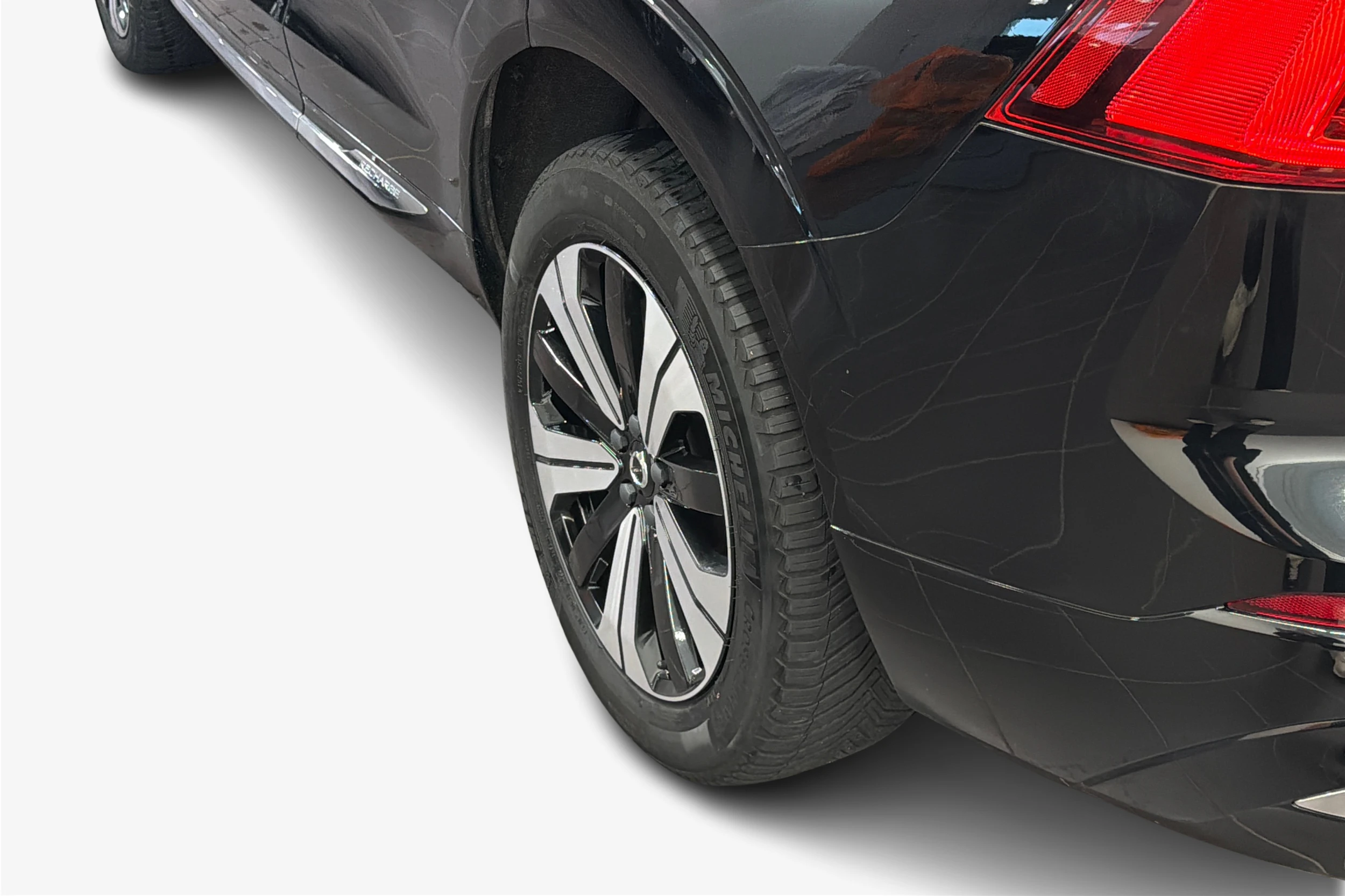 musta Volvo XC60 2023 kuva 9.