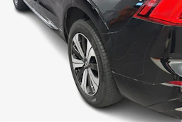 musta Volvo XC60 2023 kuva 9.