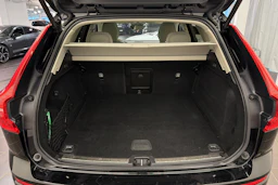 musta Volvo XC60 2023 kuva 11.