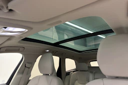 musta Volvo XC60 2023 kuva 15.