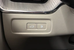 musta Volvo XC60 2023 kuva 20.