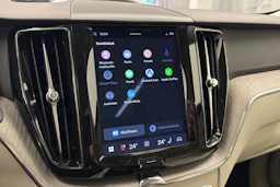 musta Volvo XC60 2023 kuva 25.