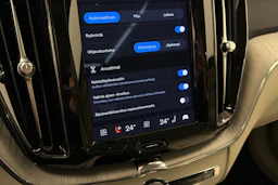 musta Volvo XC60 2023 kuva 29.