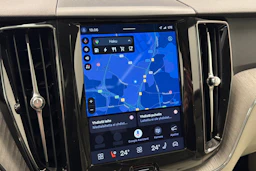 musta Volvo XC60 2023 kuva 30.
