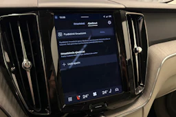 musta Volvo XC60 2023 kuva 32.