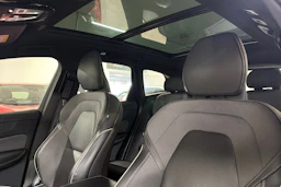 musta Volvo XC60 2023 kuva 4.