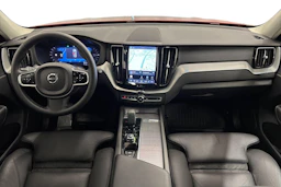 met. punainen Volvo XC60 2023 kuva 9.