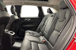 met. punainen Volvo XC60 2023 kuva 11.