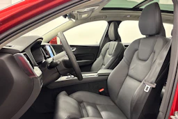 met. punainen Volvo XC60 2023 kuva 16.