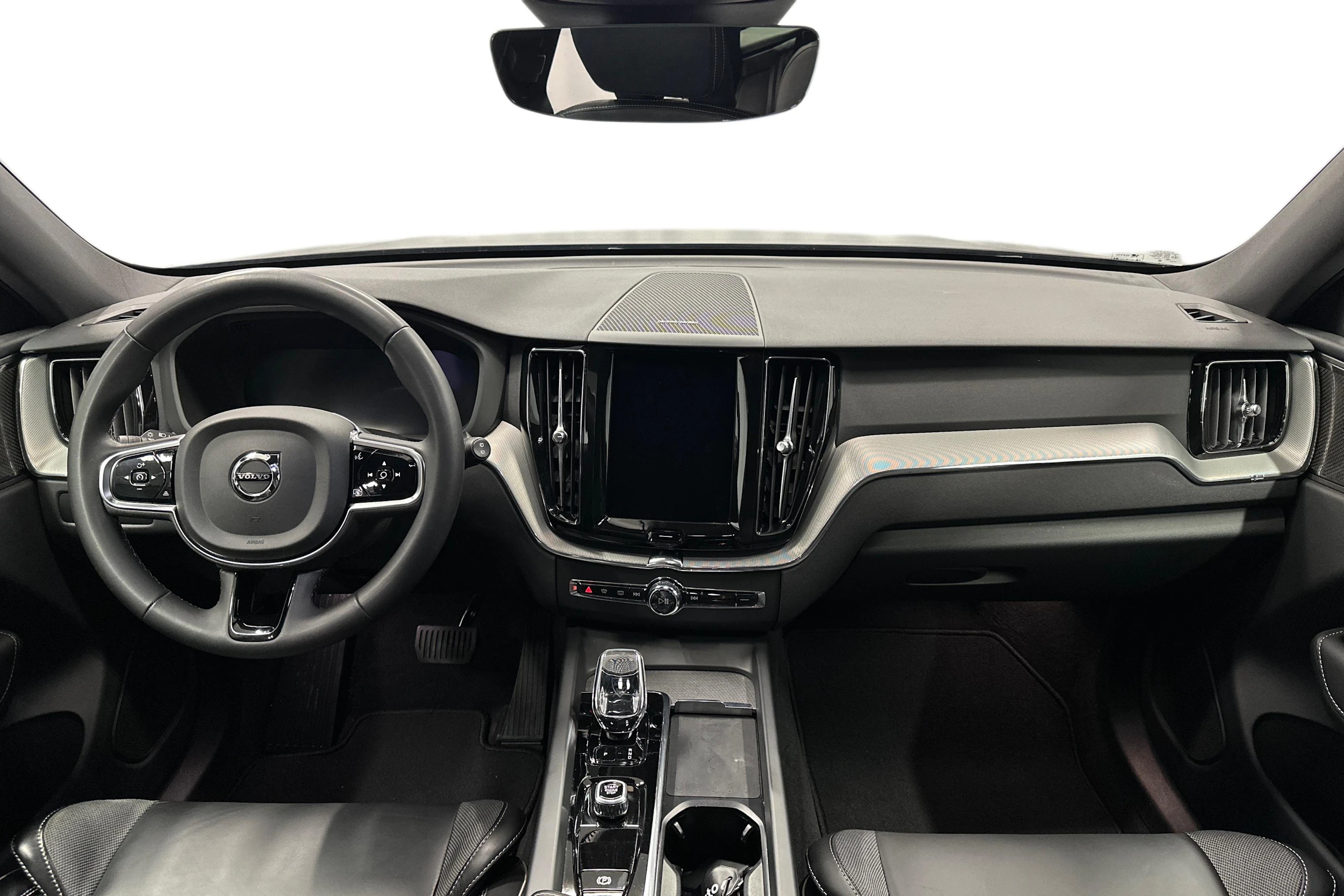 musta Volvo XC60 2024 kuva 7.
