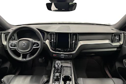 musta Volvo XC60 2024 kuva 7.