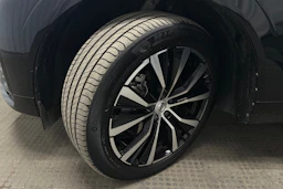 musta Volvo XC60 2024 kuva 10.