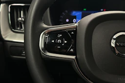 musta Volvo XC60 2024 kuva 11.