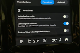musta Volvo XC60 2024 kuva 23.