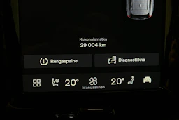 musta Volvo XC60 2024 kuva 32.