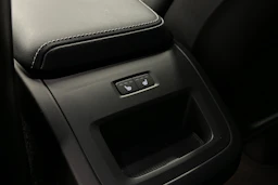 musta Volvo XC60 2024 kuva 37.