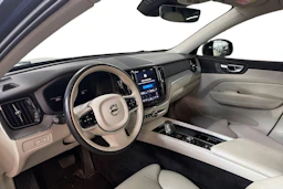 sininen Volvo XC60 2024 kuva 3.