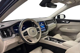 sininen Volvo XC60 2024 kuva 6.