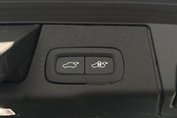 sininen Volvo XC60 2024 kuva 15.