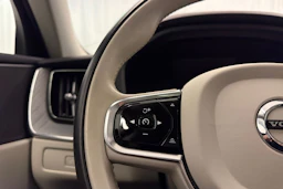 sininen Volvo XC60 2024 kuva 20.